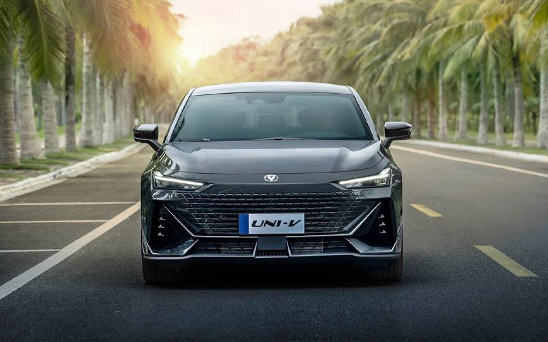 Changan Uni-V: Новые комплектации Luxe и Tech на российском рынке