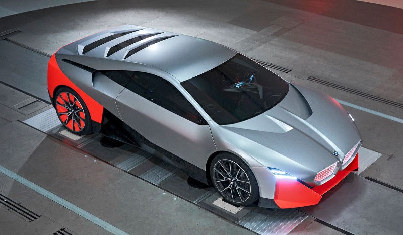 BMW XM: От Supercar к Кроссоверу