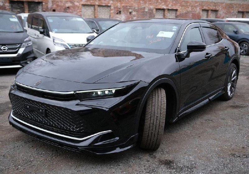 Обновленный Toyota Crown: премиум-кросс и его особенности