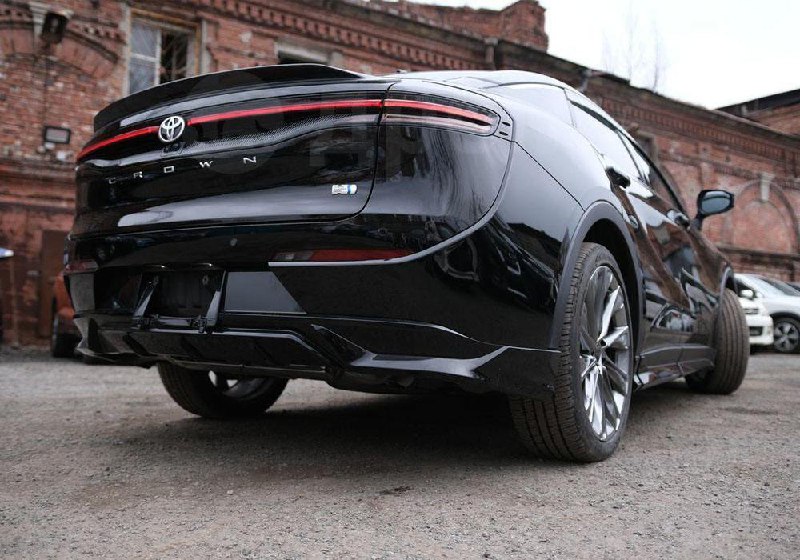 Обновленный Toyota Crown: премиум-кросс и его особенности