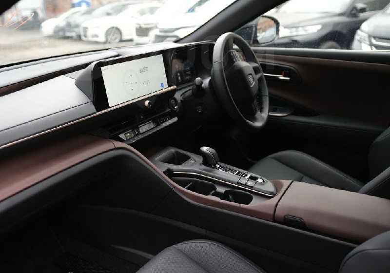 Обновленный Toyota Crown: премиум-кросс и его особенности