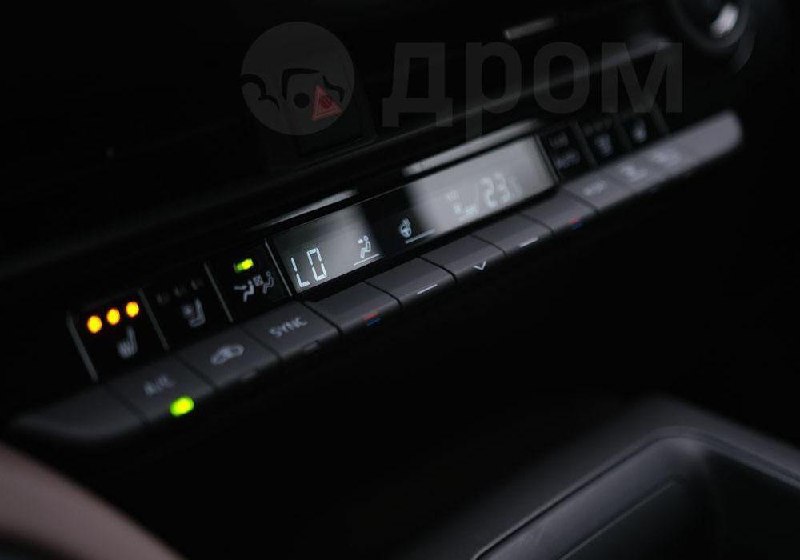 Обновленный Toyota Crown: премиум-кросс и его особенности