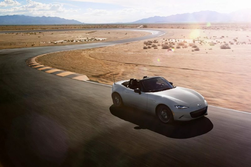 Обновленная Mazda MX-5 Miata 2025 года: яркие изменения и новые опции