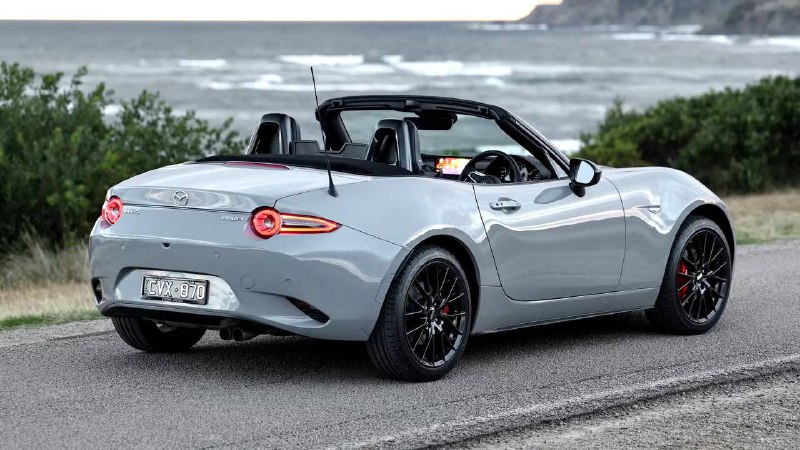  Mazda MX-5 Spirit Racing: Новый взгляд на легендарный спорткар