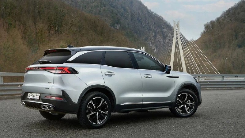 BAIC X75: Новая версия кроссовера с полным приводом и гибридной силовой установкой