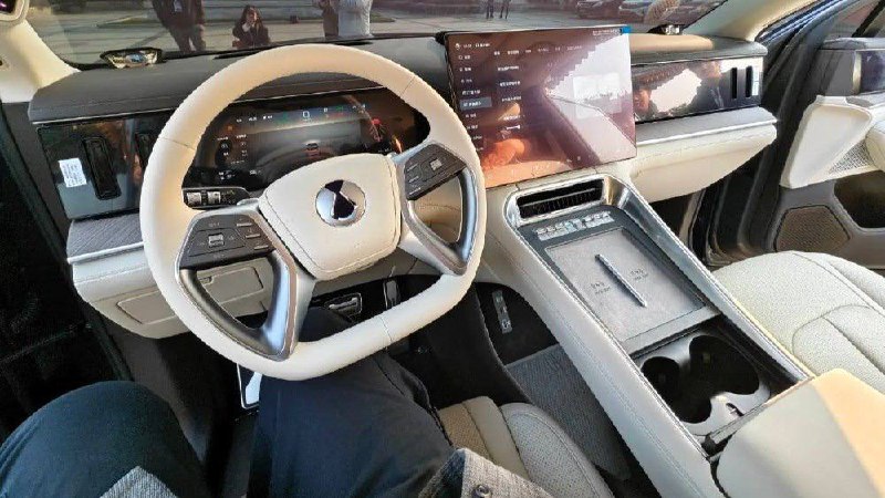 Презентация нового кроссовера Denza N9 в Китае