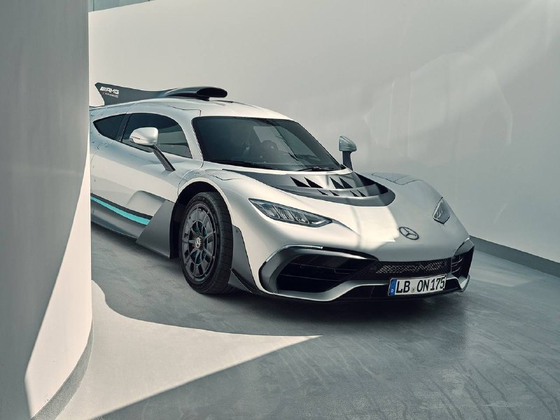 В Россию прибыл эксклюзивный гиперкар Mercedes-AMG ONE