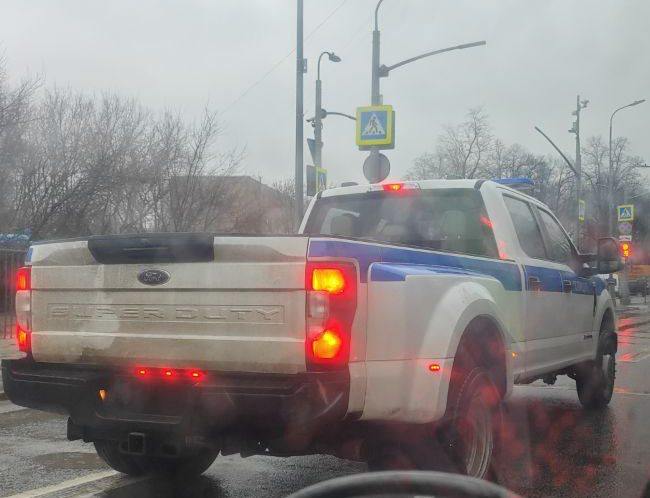 Пикап Ford F-350 Super Duty в полиции Москвы