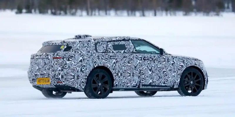 Range Rover представляет новый компактный спортивный электрический кроссовер