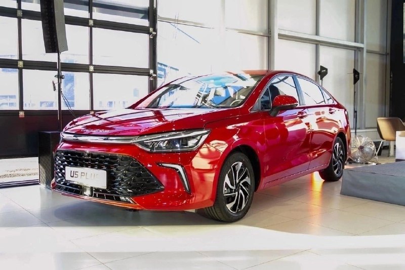 Топ-продаж седанов в России: LADA и Solaris на первых местах