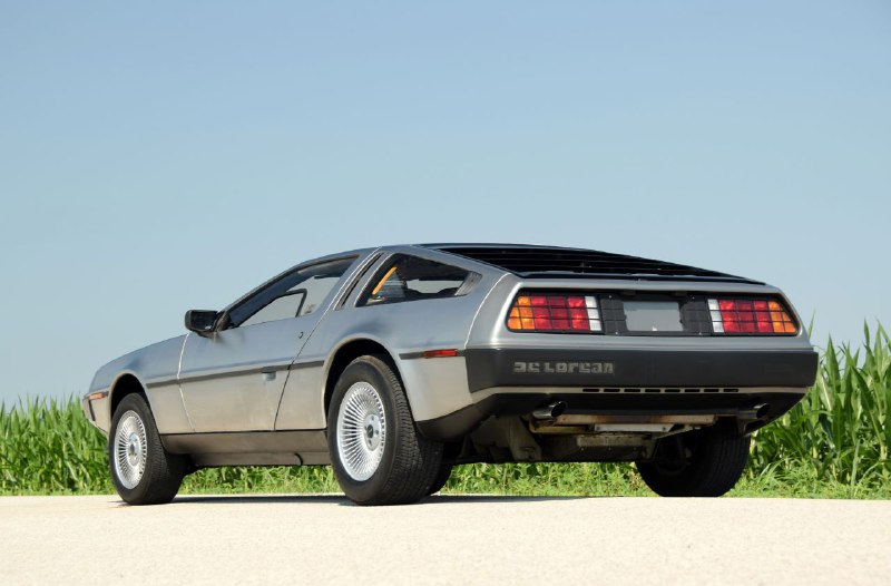 История спорткара DeLorean: от успеха до трагедии