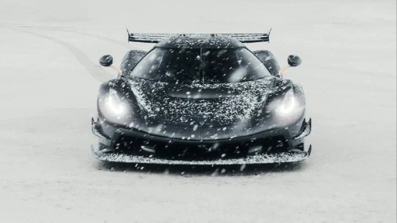 Уникальный гиперкар Koenigsegg украшен золотом и карбоном