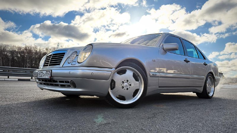 25 лет немецкому спортседану: Mercedes-Benz E55 AMG W210