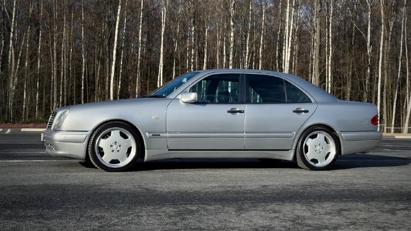 25 лет немецкому спортседану: Mercedes-Benz E55 AMG W210