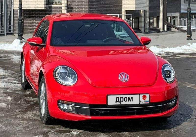 Яркий Volkswagen Beetle 2014 года в продаже