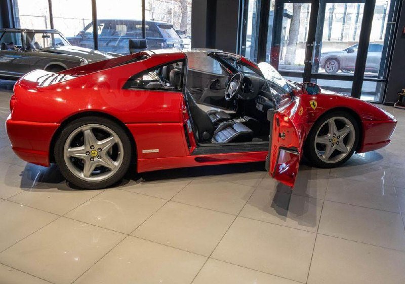 Эпохальный Ferrari F355 1998 года на продаже в Москве