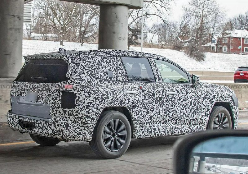 Новая генерация Toyota RAV4: первые фото и детали