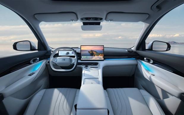 Geely анонсирует новый электрический кроссовер для России