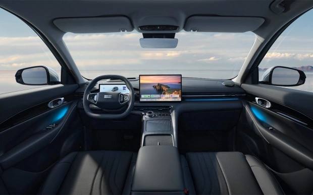 Geely анонсирует новый электрический кроссовер для России