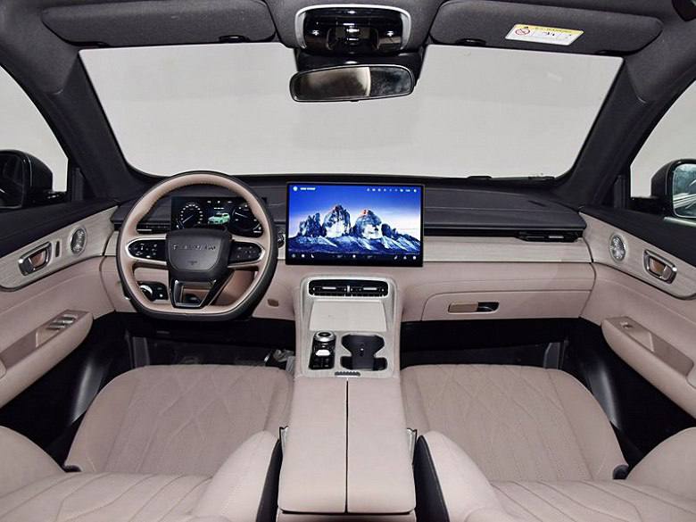 Предпродажа нового семейного кроссовера Chery Fulwin T9