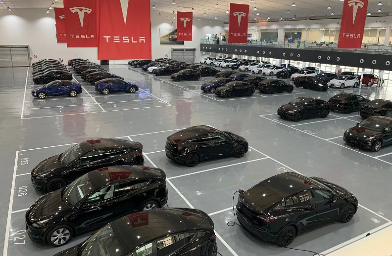 Канада может ввести 100% пошлины на электромобили Tesla
