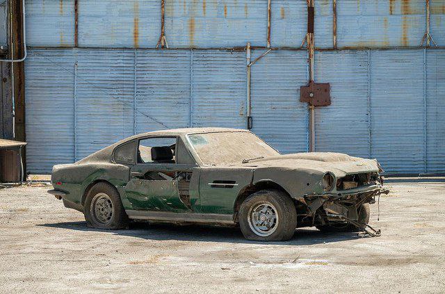 Легенда на колесах: Aston Martin V8 Vantage 1977 года