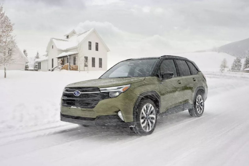 Новые модификации Subaru Forester: гибрид и внедорожник