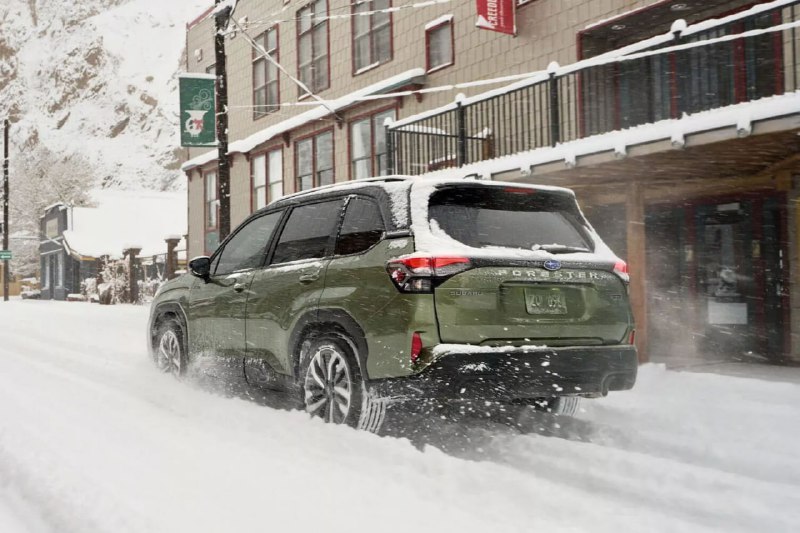 Новые модификации Subaru Forester: гибрид и внедорожник