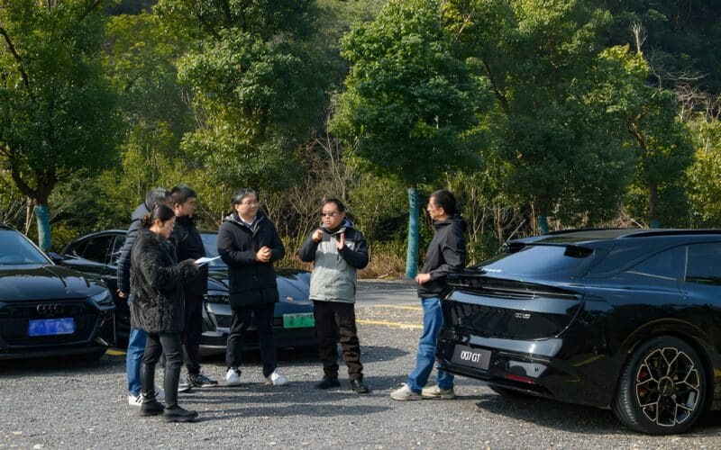 Новый универсал Zeekr 007 GT на тесте с Audi и Porsche