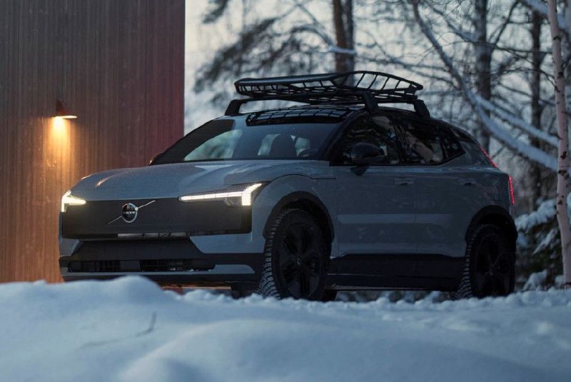 Новый компактный кроссовер Volvo EX30 Cross Country