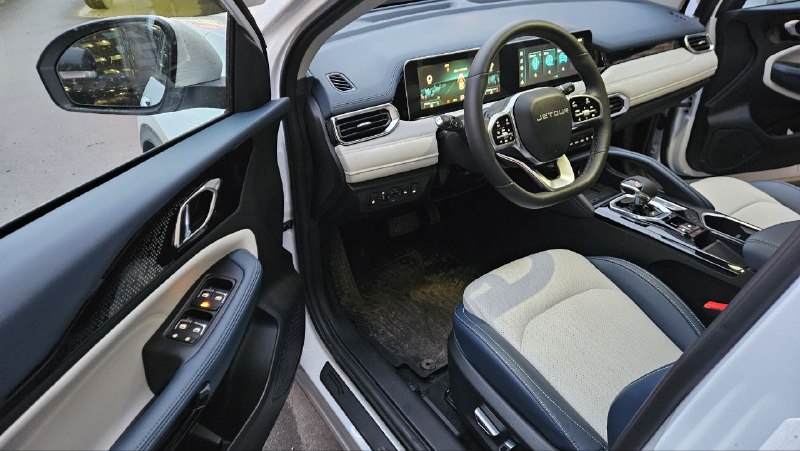 Сравнение кроссоверов Tiggo 4 и Jetour X50