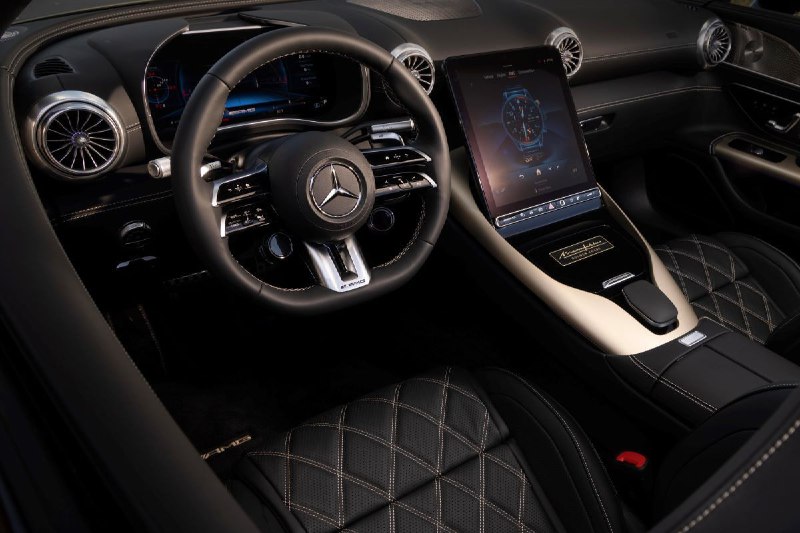 Эксклюзивная золотая версия Mercedes-AMG SL 63