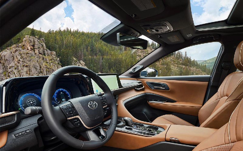Новый Toyota Crown Signia: мощность и современные технологии