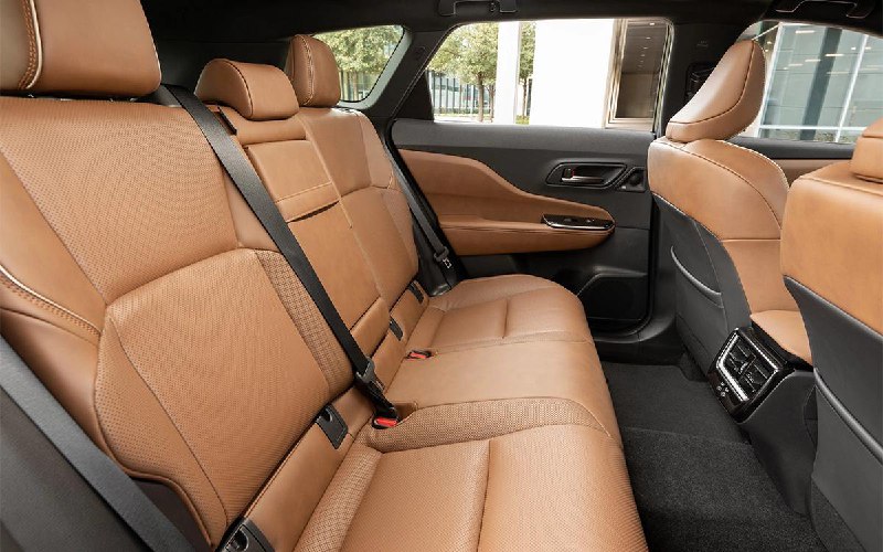 Новый Toyota Crown Signia: мощность и современные технологии