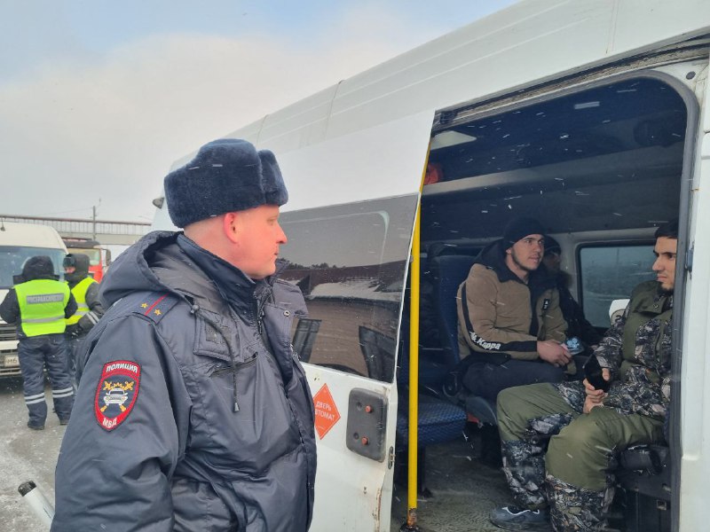 Автоинспекторы задержали мигрантов при незаконной перевозке в Екатеринбурге