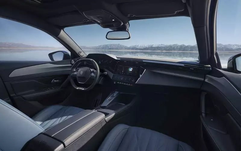 Новый Peugeot 408X теперь в России