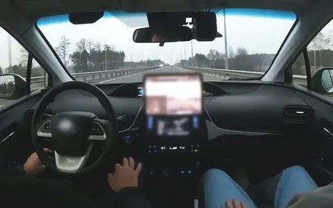 Испытания автопилота электромобиля «Атом» на трассе Москва — Казань