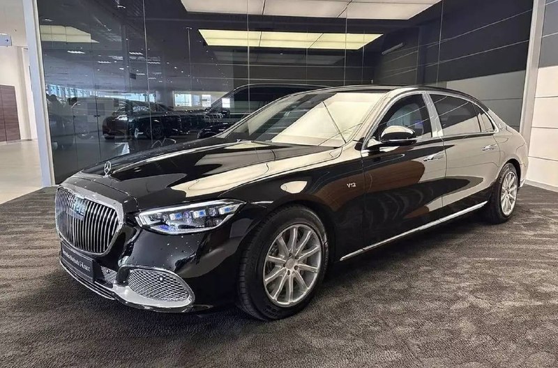 Эксклюзивный Maybach с мигалками выставлен на продажу в Москве