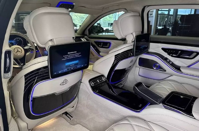 Эксклюзивный Maybach с мигалками выставлен на продажу в Москве