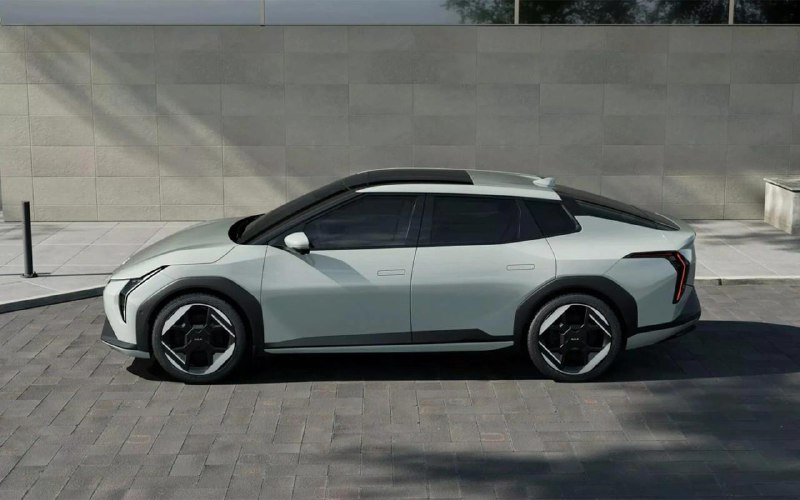 Новая модель Kia EV4: двухкузовные варианты и спортивные модификации