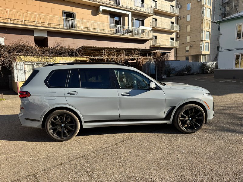 Новый BMW X7 xDrive40i: Доставка и Услуги
