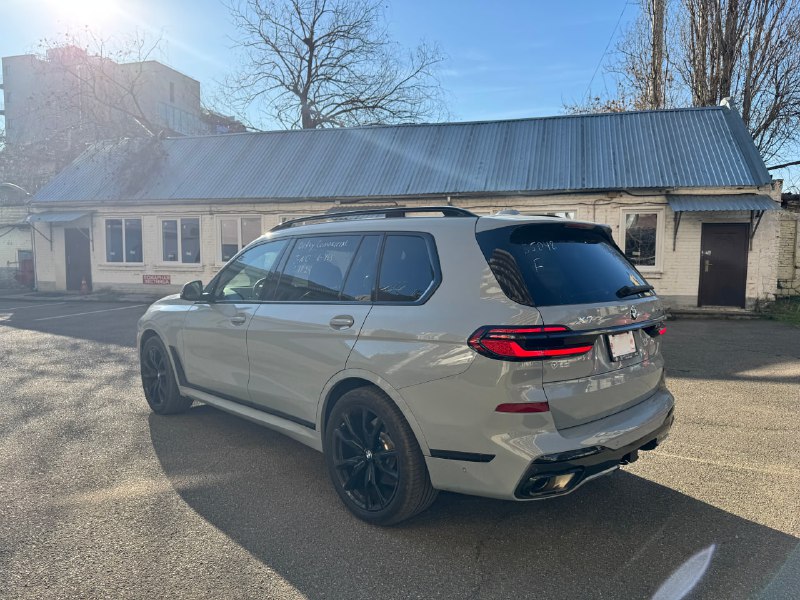 Новый BMW X7 xDrive40i: Доставка и Услуги