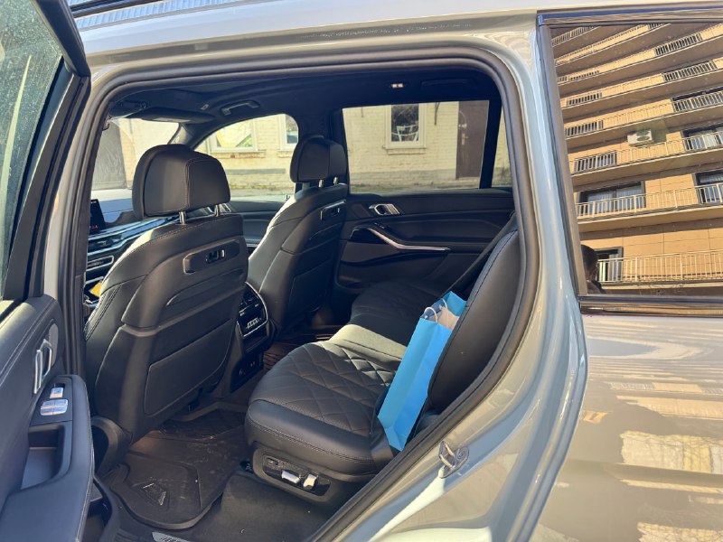 Новый BMW X7 xDrive40i: Доставка и Услуги