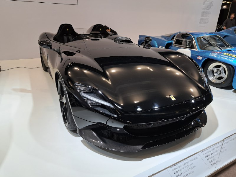 Автошоу Retromobile 2025: Классические и современные Ferrari