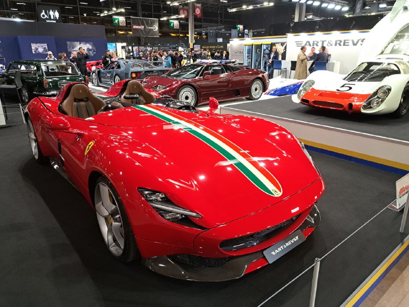 Автошоу Retromobile 2025: Классические и современные Ferrari