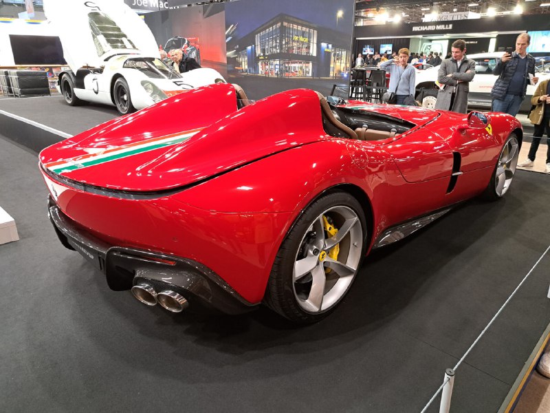 Автошоу Retromobile 2025: Классические и современные Ferrari