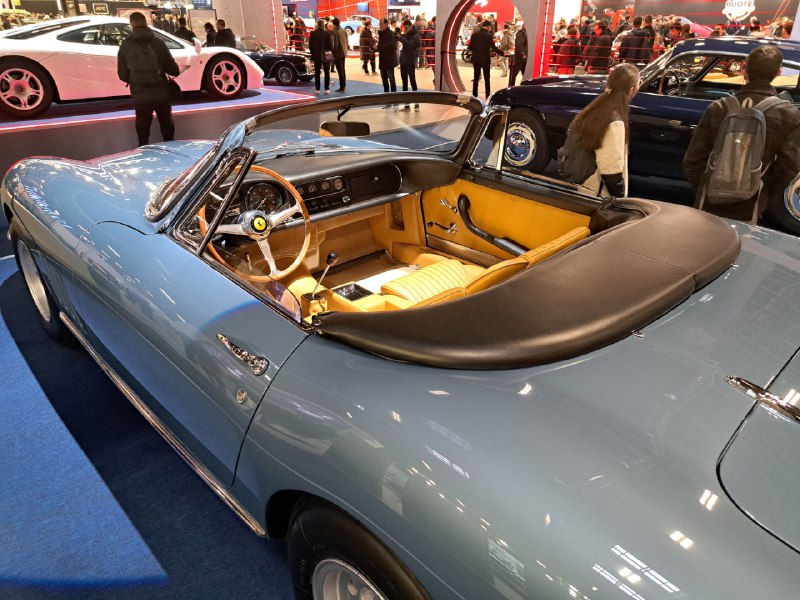 Автошоу Retromobile 2025: Классические и современные Ferrari