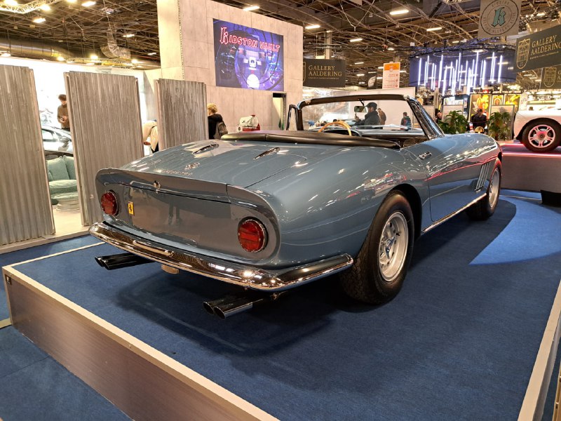 Автошоу Retromobile 2025: Классические и современные Ferrari