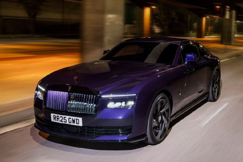 Rolls-Royce Black Badge Spectre: Новая эпоха в мире электромобилей