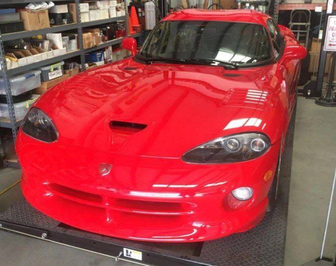 Редкий спорткар: 23-летний Dodge Viper в идеальном состоянии